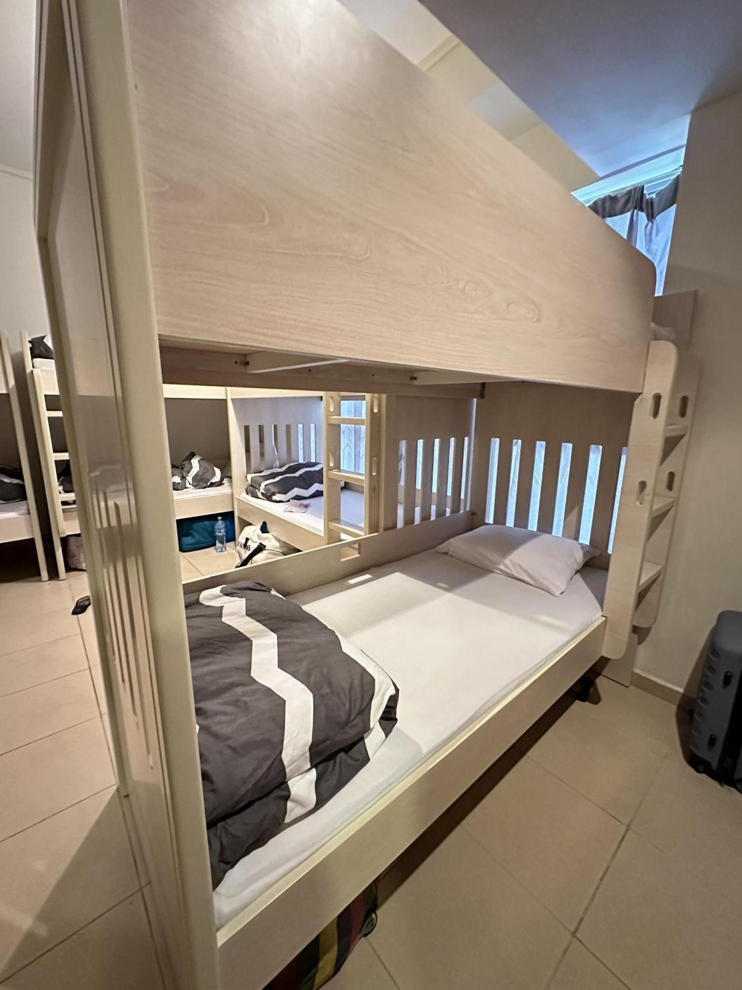 דובאי Bollywood Beach Hostel מראה חיצוני תמונה