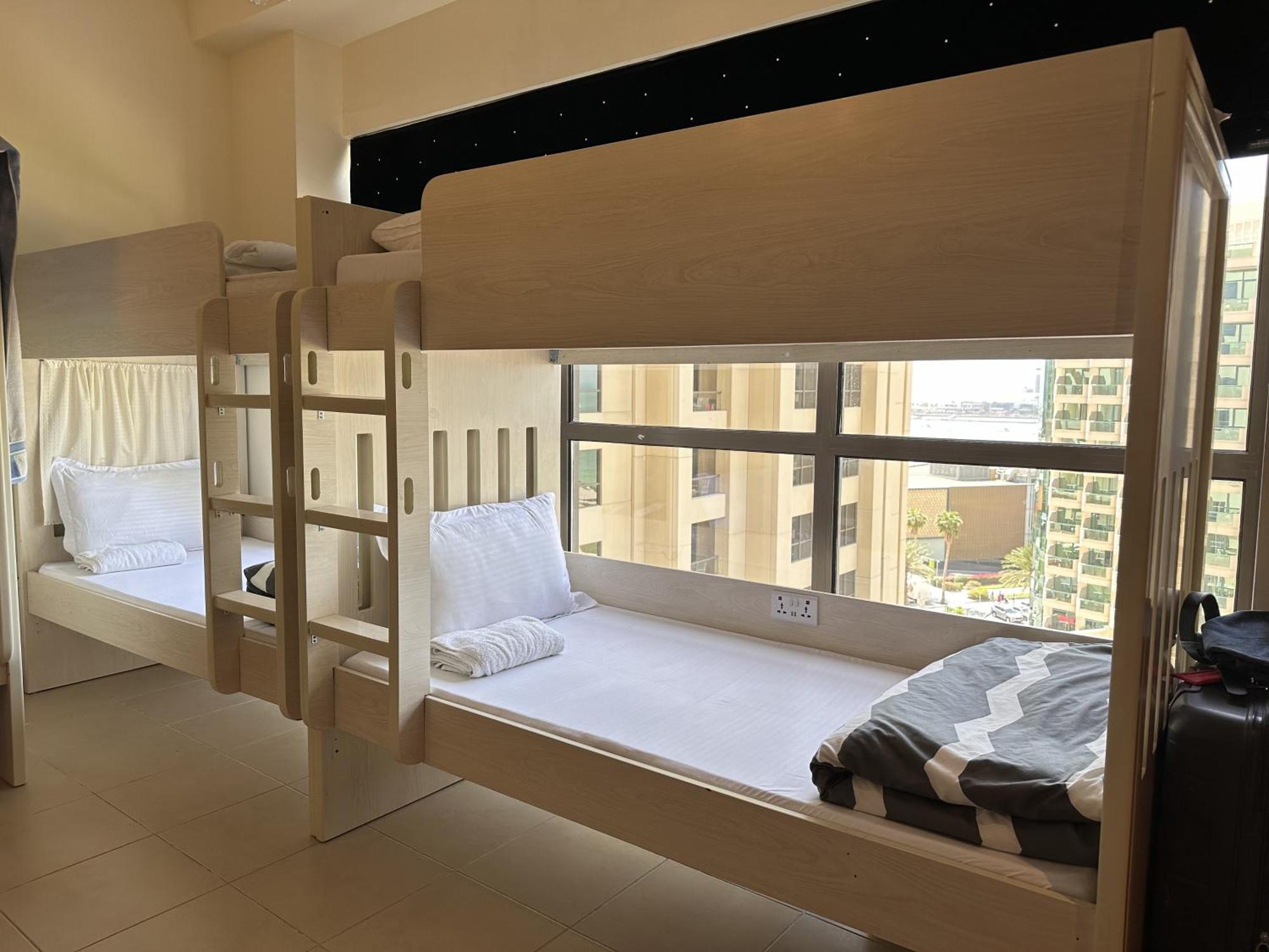 דובאי Bollywood Beach Hostel מראה חיצוני תמונה